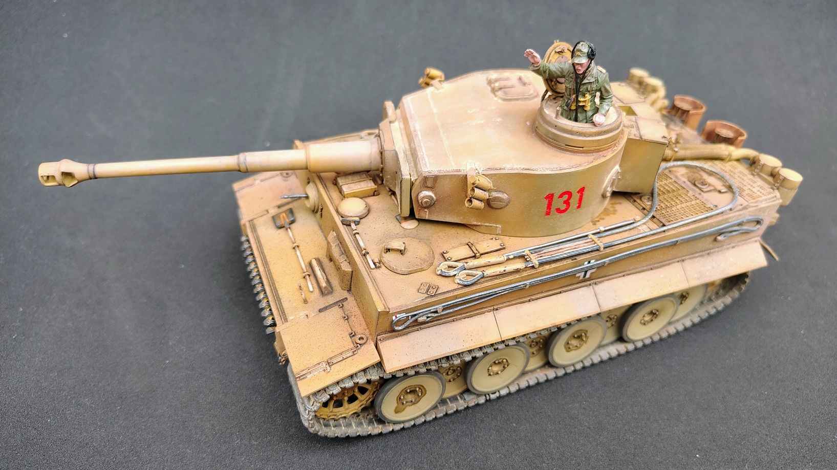 01Kp3Xzq9Syxm9Aj13J8Yswzse